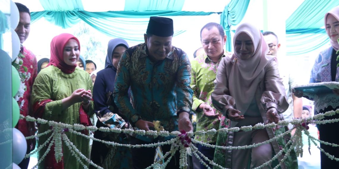 Dukung Investor Buka Usaha di Sidoarjo, Wakil Bupati Resmikan Klinik Kecantikan Puspita