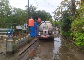 Perumda Delta Tirta Sidoarjo Salurkan 200 Ribu Liter Air Bersih untuk Korban Banjir