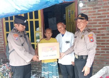 Polsek Krembung Berbagi di Bulan Suci