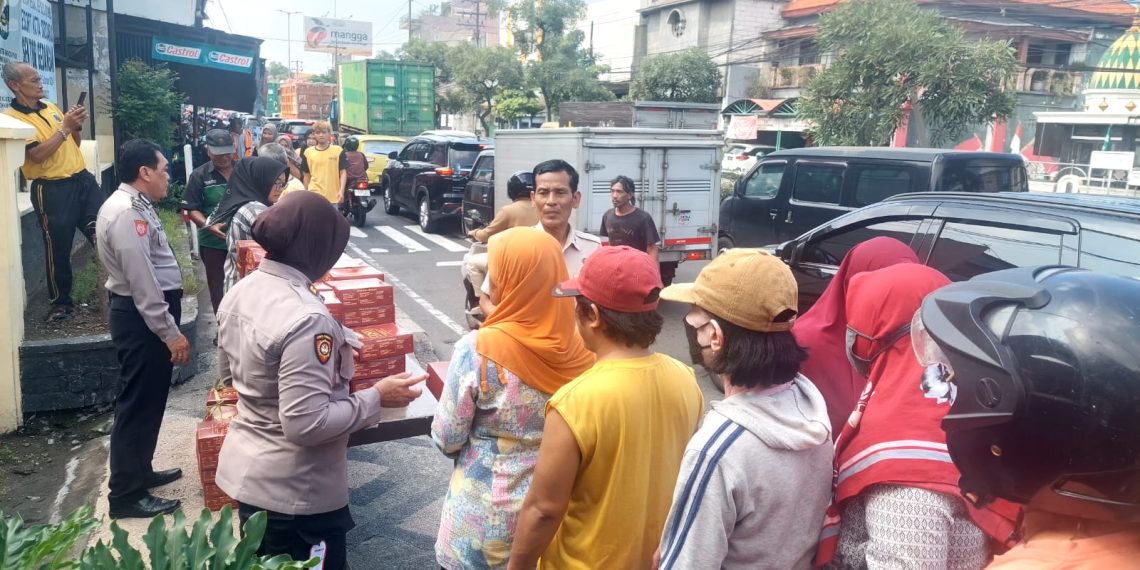 Asa Kepedulian Anggota, Polsek Gedangan Berbagi Takjil