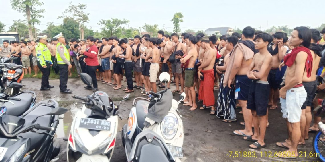 Polisi Tertibkan Balap Liar di Arteri Porong