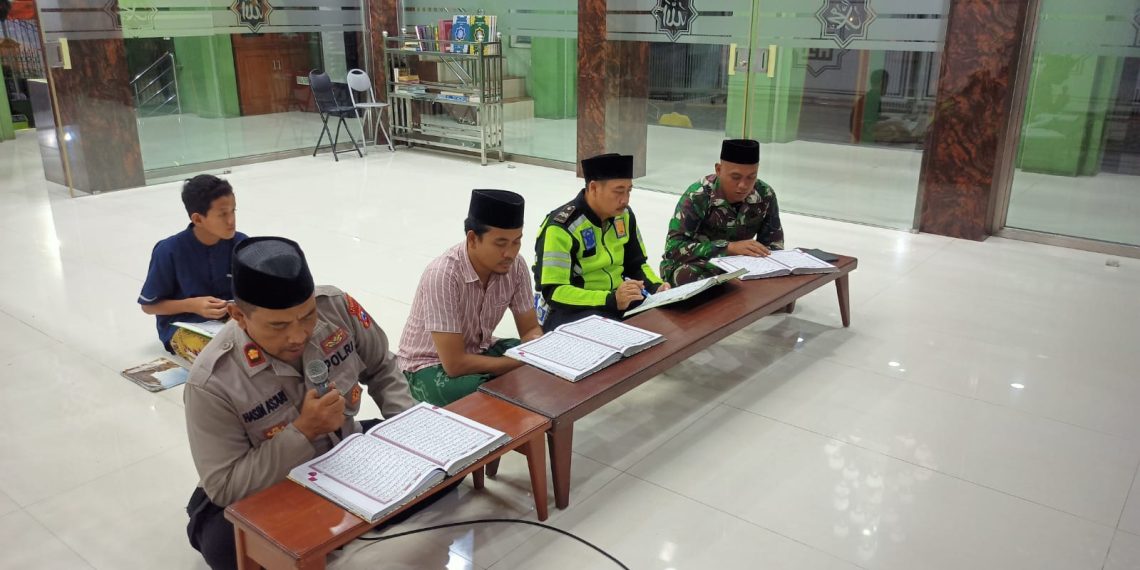 Kapolsek Balongbendo Patroli Sambang Masjid