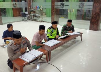 Kapolsek Balongbendo Patroli Sambang Masjid