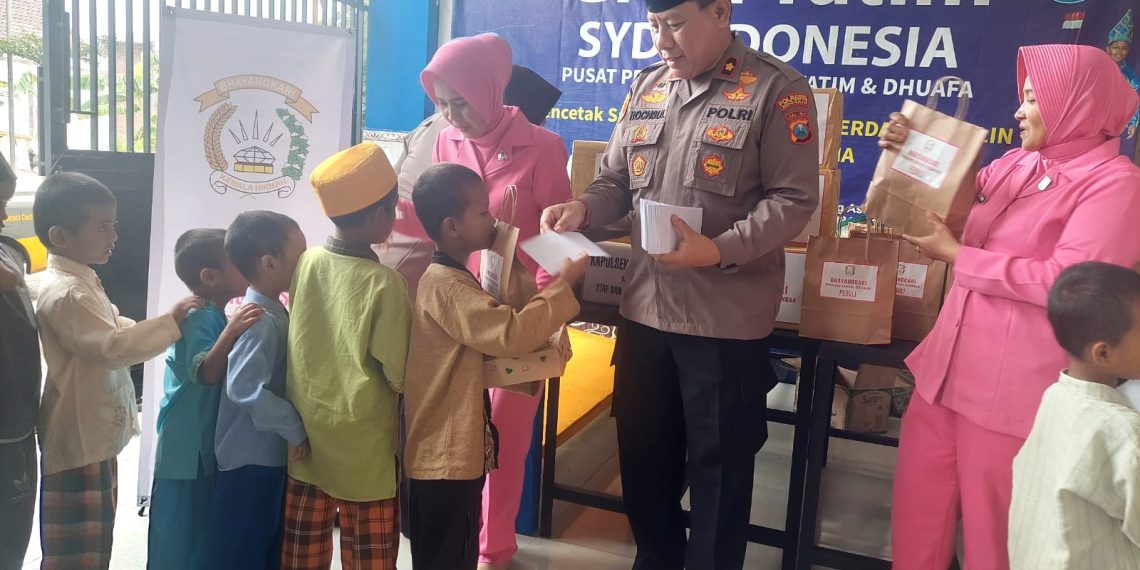 Polsek Gedangan Berbagi Kebahagiaan bersama Anak Yatim
