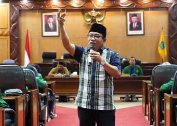 Abah Usman Beri Wawasan Kepemimpinan Sekolah Legislatif DPM Unusida