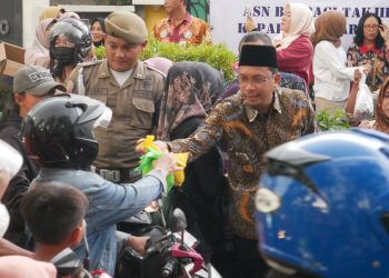 Bagikan 15.000 Takjil Gratis, Gus Muhdlor Berharap Keberkahan Selalu Untuk Sidoarjo