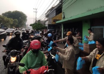 Bulan Penuh Berkah, PWI Sidoarjo Bagikan 500 Paket Takjil ke Masyarakat