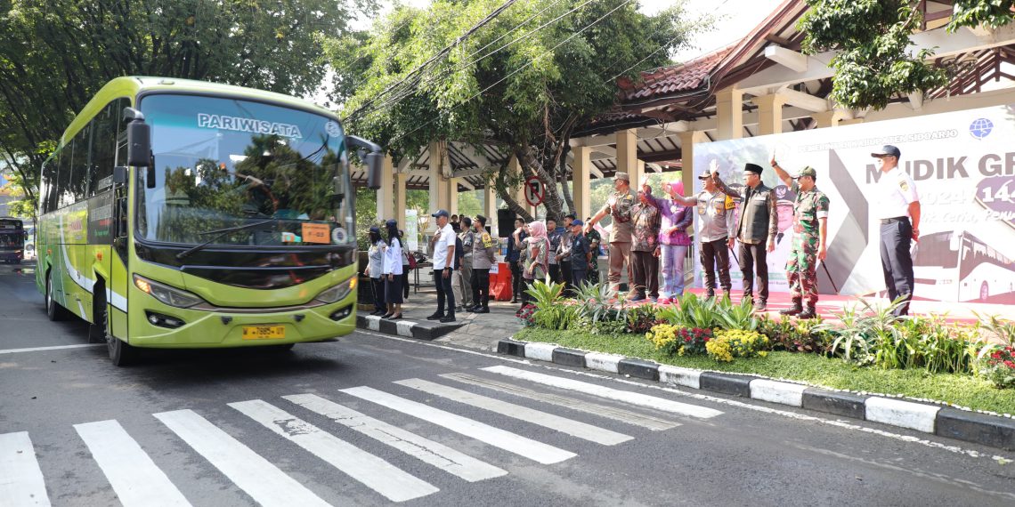 Bupati Gus Muhdlor Berangkatkan 1.400 Peserta Mudik Gratis