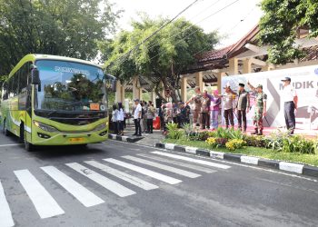 Bupati Gus Muhdlor Berangkatkan 1.400 Peserta Mudik Gratis