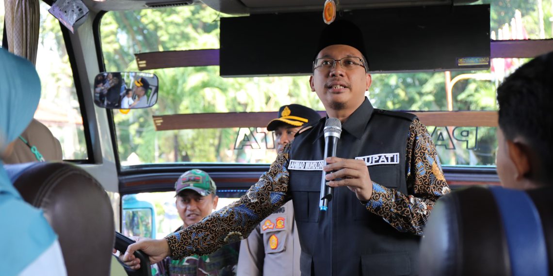 Bupati Gus Muhdlor Berangkatkan 1.400 Peserta Mudik Gratis