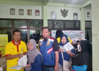 Jelang Lebaran, PT Megasurya Mas Bagikan Ribuan Paket Produk Pabrik Kepada Warga Dua Desa