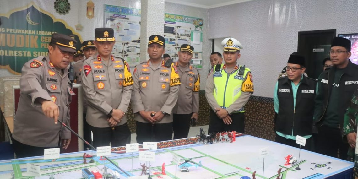 Kapolda Jatim, Bupati Gus Muhdlor dan Abah Usman Cek Keamanan Malam Takbir