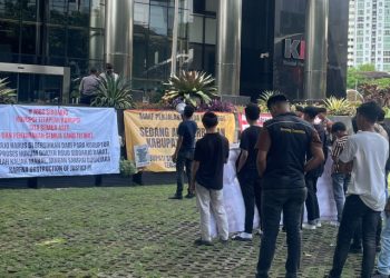 Aktivis KMSS Demo KPK Tangkap Tersangka Bupati Sidoarjo Ahmad Muhdlor Ali