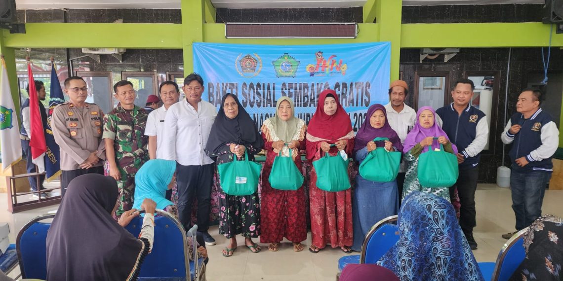 Peringati HPN 2024, PWI Sidoarjo Bagikan Sembako untuk Warga Tiga Desa Terdampak Banjir