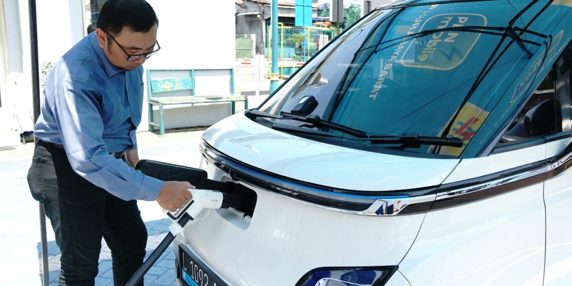 Penuhi Kebutuhan Pengguna Kendaraan Listrik, PLN Surabaya Barat Hadirkan SPKLU untuk Kenyamanan Pengisian Daya