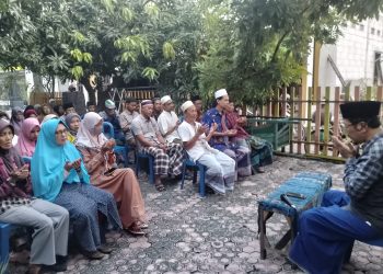 Khulaim Junaidi Bukber dan Beri Bingkisan Lebaran Puluhan Warga Candi Sayang