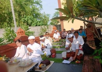 Polresta Sidoarjo Gelar Ibadah Suci Tilem dan Doakan Kesuksesan WWF Bali