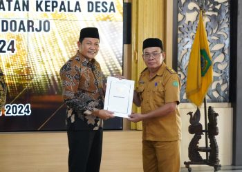 Sidoarjo Gerak Cepat, Plt Bupati H Subandi Serahkan 58 SK Penambahan Masa Jabatan Kades