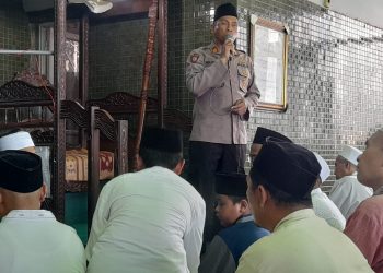 Kapolsek Prambon Safari Jumat di Desa Watu Tulis