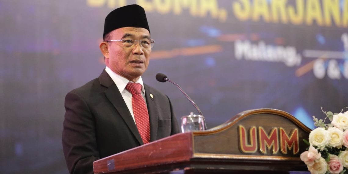 Hadiri Wisuda UMM, Menko Muhadjir Minta Alumni Cari Kesibukan Baru