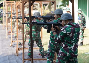 Personel Makorem 084/BJ Mengikuti Latihan Menembak Senjata Ringan