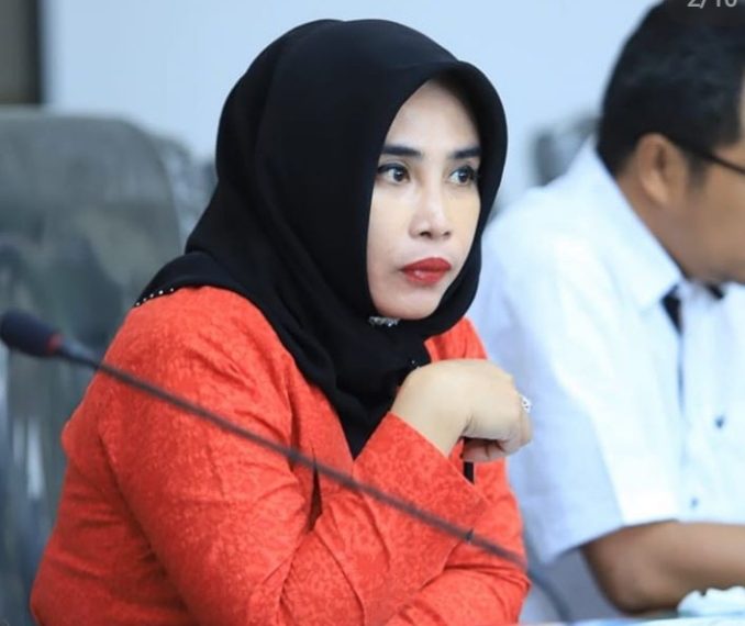 Gelar Pelatihan Menjahit dari Dana Pokir, Hj Mimik Idayana Cetak Entrepreneur Perempuan Mandiri