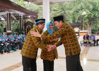 Antisipasi Cuaca Ekstrem Tanah Suci, Plt Bupati Sidoarjo  Subandi Ingatkan CJH  Jaga Kesehatan