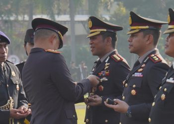 Kapolresta Sidoarjo Dapatkan Pin Emas Kapolri di Hari Lahir Pancasila