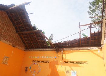 Plt Bupati Sidoarjo Subandi Perintahkan Segera Perbaiki Ambruknya Gedung TK Desa Wonoplintahan