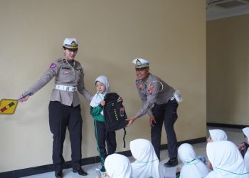 Satlantas Polresta Sidoarjo Edukasi Tertib Lalu Lintas pada Pelajar