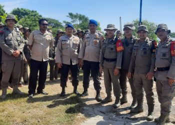 Polisi Latihan SAR Perairan di Tlocor