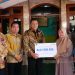 Plt Bupati Sidoarjo Subandi Serahkan Santunan BPJS Ketenagakerjaan kepada Ahli Waris 2 Kepala Desa Meninggal
