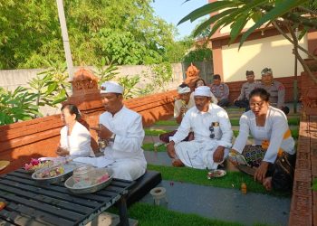 Ibadah Suci Tilem di Pura Kertha Bumi Bhayangkara