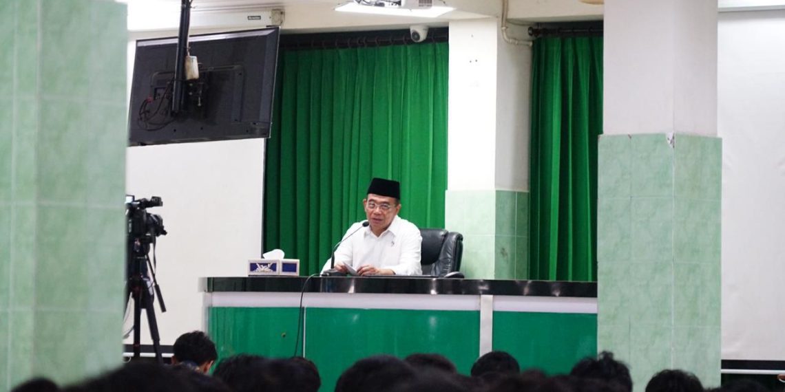 Menko PMK Dorong Santri Pandai Ilmu Agama dan Mampu Pecahkan Masalah Masyarakat