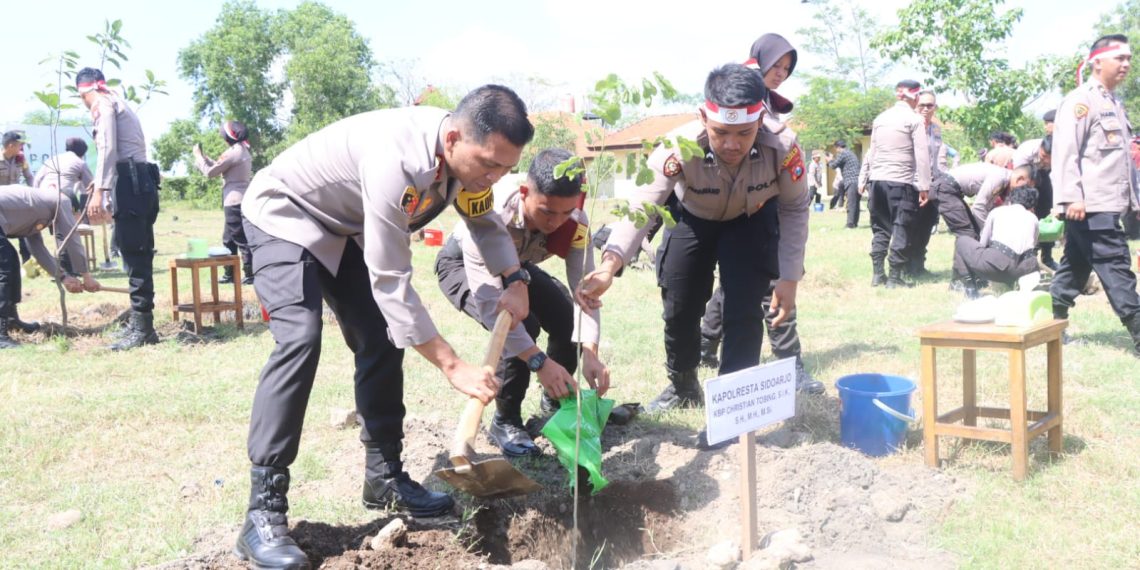 Polresta Sidoarjo Laksanakan Ketahanan Pangan dan Bantu Petani