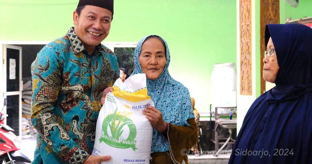 Plt Bupati Sidoarjo Subandi dan Istri dr Sriatun Pastikan Warga Kurang Mampu Dapat Bantuan