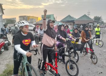 Bacawabup Hj Mimik Idayana Pimpin Gowes Emak-Emak Keliling Sidoarjo