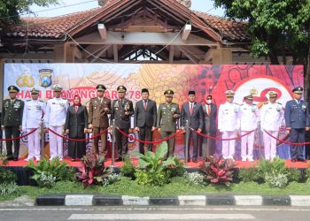 Upacara Hari Bhayangkara Ke-78 di Alun-alun Sidoarjo Dimeriahkan Pocil dan Defile Pasukan