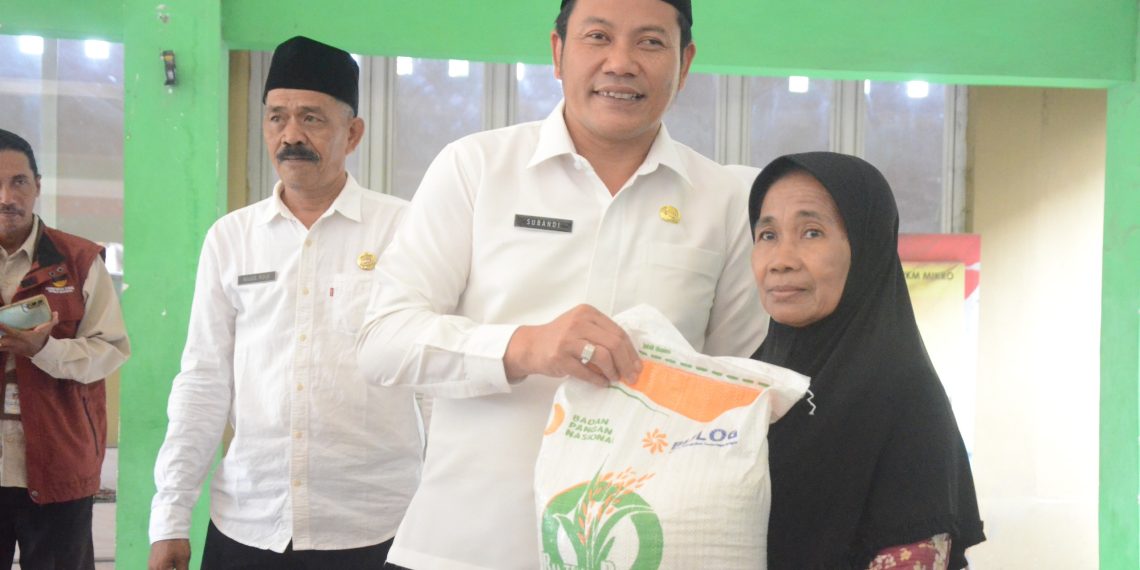 Plt Bupati Sidoarjo H Subandi Minta Beras Bantuan Jangan Dijual