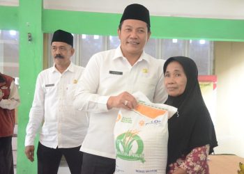 Plt Bupati Sidoarjo H Subandi Minta Beras Bantuan Jangan Dijual