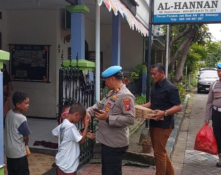 Hari Bhayangkara Ke-78, Si Propam Polresta Sidoarjo Berbagi di Panti Asuhan