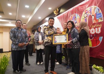Plt Bupati Sidoarjo H Subandi Beri Penghargaan Pendonor Darah