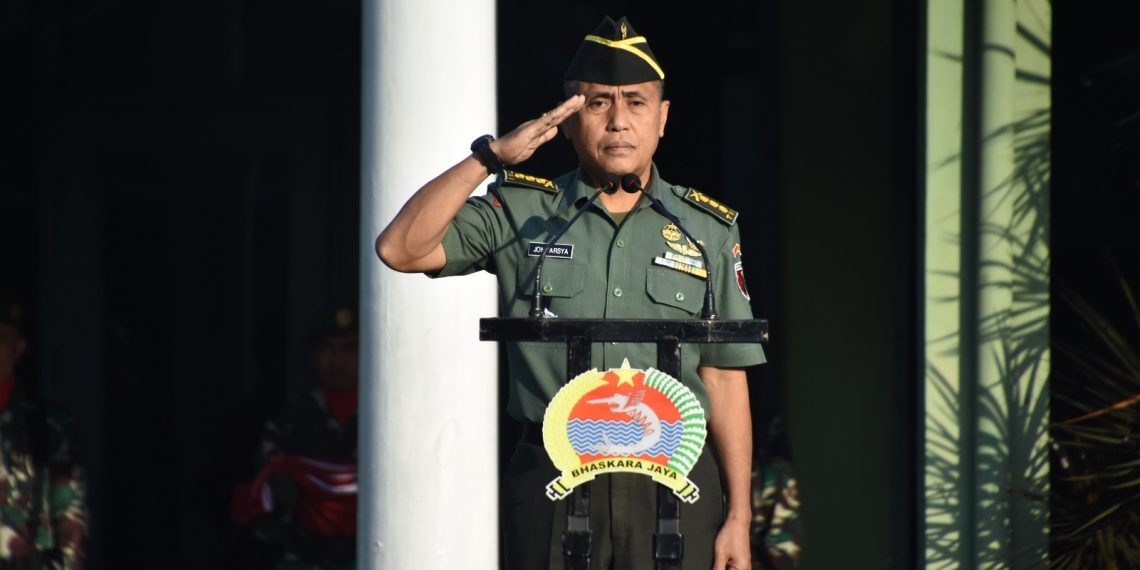 Kasi Pers Kasrem 084/Bhaskara Jaya Pimpin Upacara Bendera di Lapangan Makorem