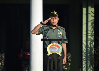Kasi Pers Kasrem 084/Bhaskara Jaya Pimpin Upacara Bendera di Lapangan Makorem