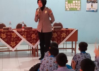 Polwan Edukasi Pelajar Sekolah Dasar Bijak Bermedia Sosial