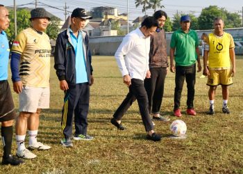 Sambut HUT RI ke-79, Plt Bupati Subandi Buka Liga Kemerdekaan Pesawad Old Star