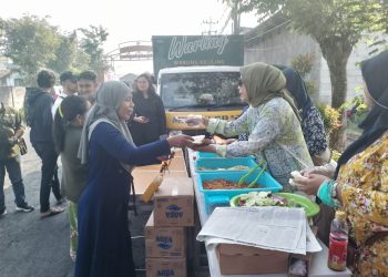 Bacawabup Hj Mimik Idayana Bagikan Makan Bergizi Gratis, 400 Paket Makanan Ludes Diserbu Warga