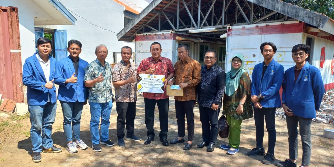 Kontraktor Sidoarjo Serahkan CSR Rp 100 Juta ke Mahasiswa Teknik Sipil ITS