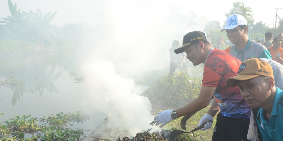 Plt Bupati Subandi Gerakkan OPD Kerja Bakti Massal Pasca Robohnya Jembatan Kedungpeluk