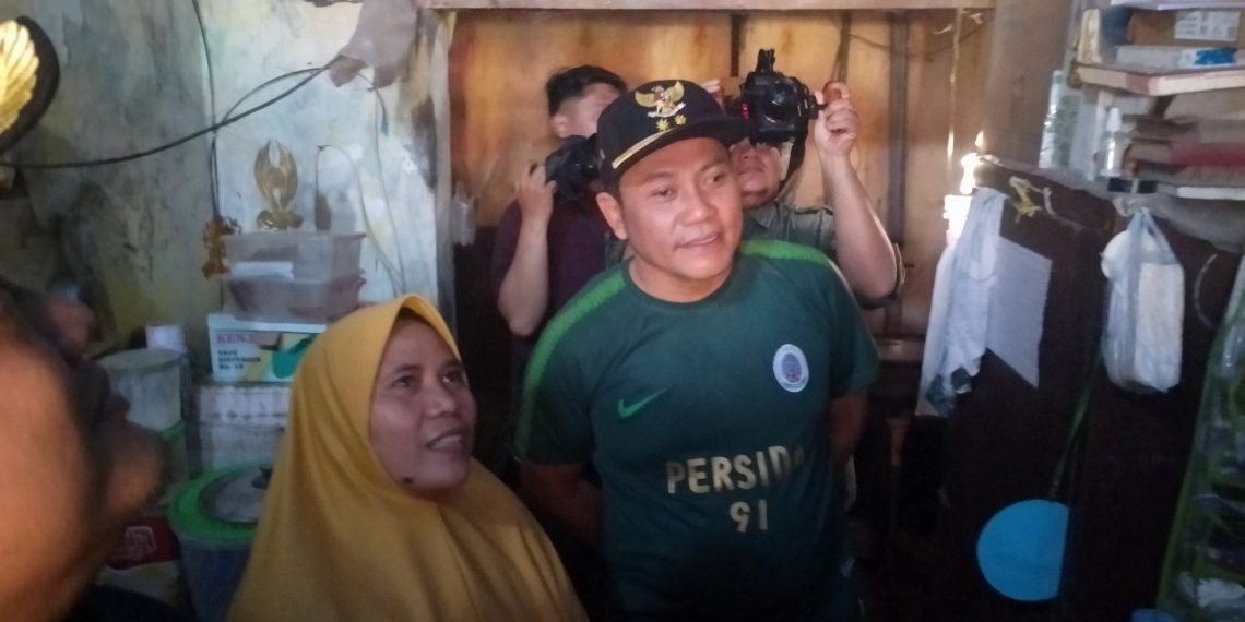 Plt Bupati H Subandi Bersama Baznas Bantu Perbaikan Empat Rumah Warga di Gedangan dan Buduran